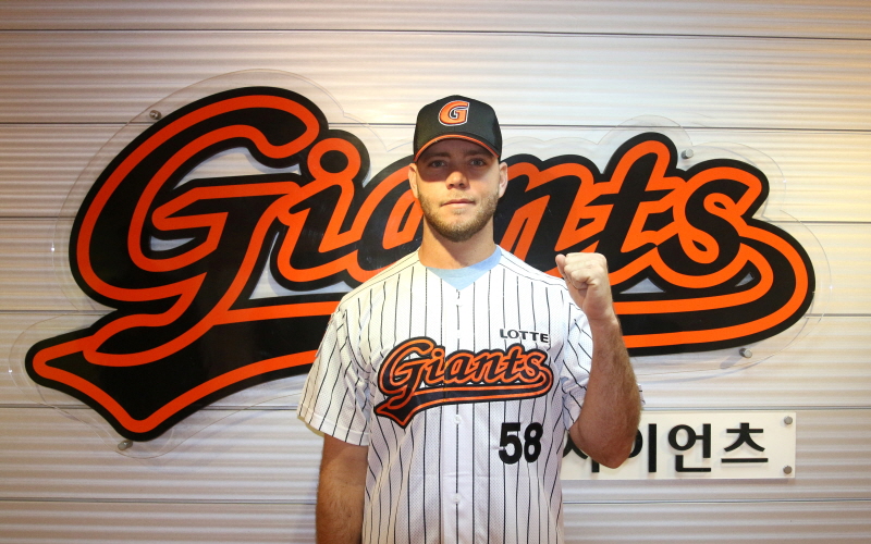 롯데, 대체 외국인 투수 닉 애디튼 영입 (계약 총액 $500,000)